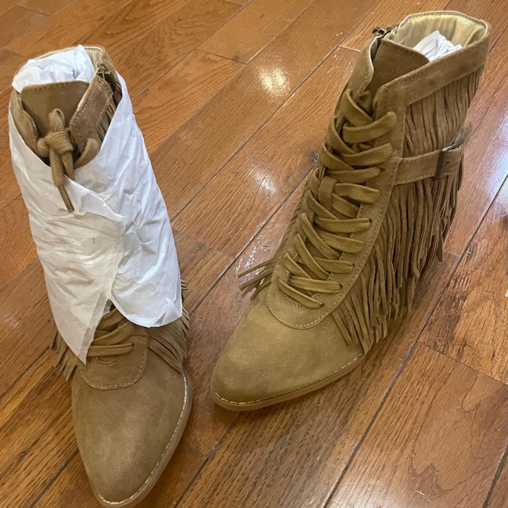 Joyfolie women’s size 7 Nika Leather Fringe boots. New